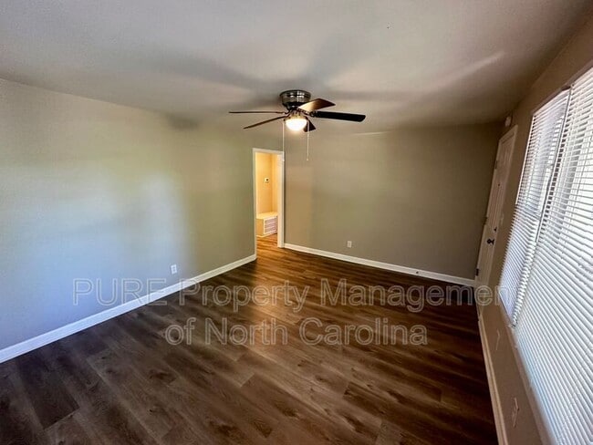 Building Photo - 221 Bookington Dr