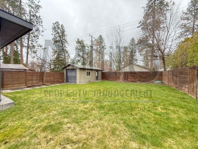 Building Photo - Spacious South Hill Home