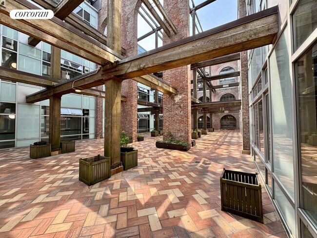 Building Photo - 275 Conover St