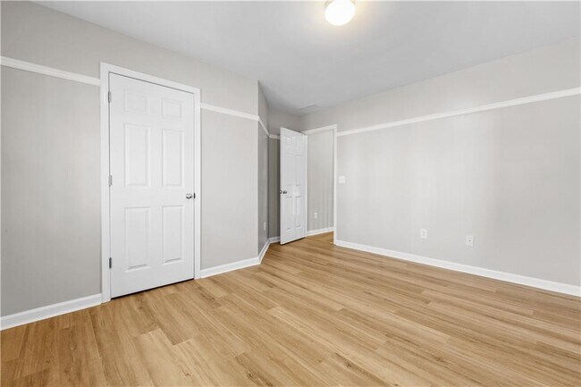 Building Photo - 1360 Silvergate Dr