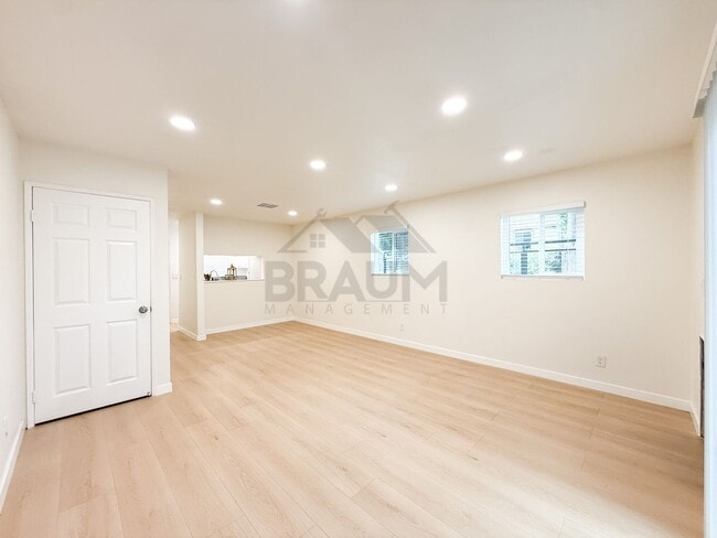 Building Photo - 14257 Friar St
