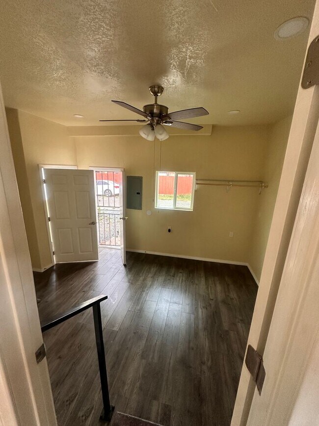 Building Photo - 2 Bedroom, 2 BA house for Rent in National...