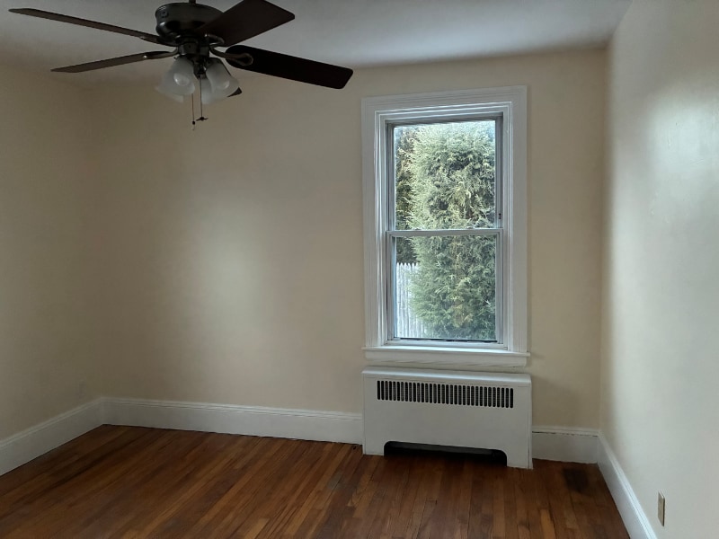 Building Photo - 255 Budlong Rd