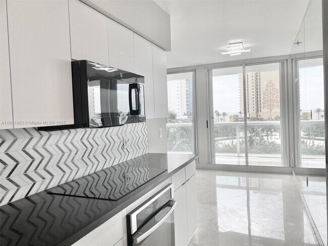 Building Photo - 16400 Collins Ave