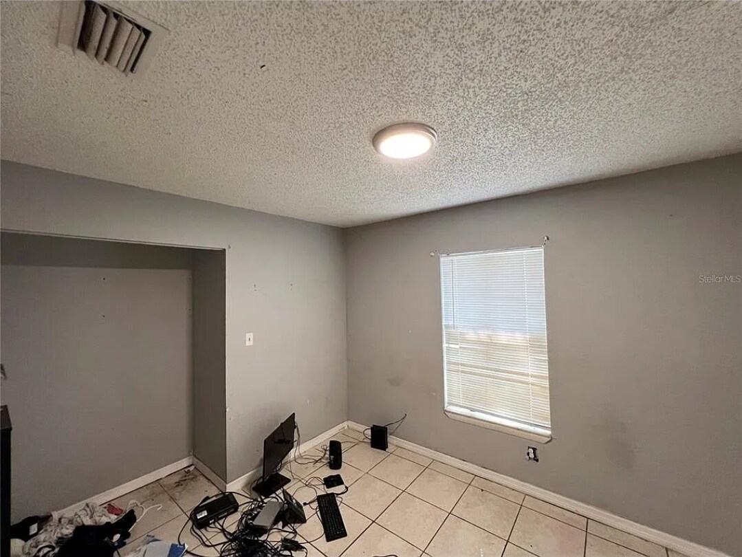 Building Photo - 301 N Westmoreland Dr