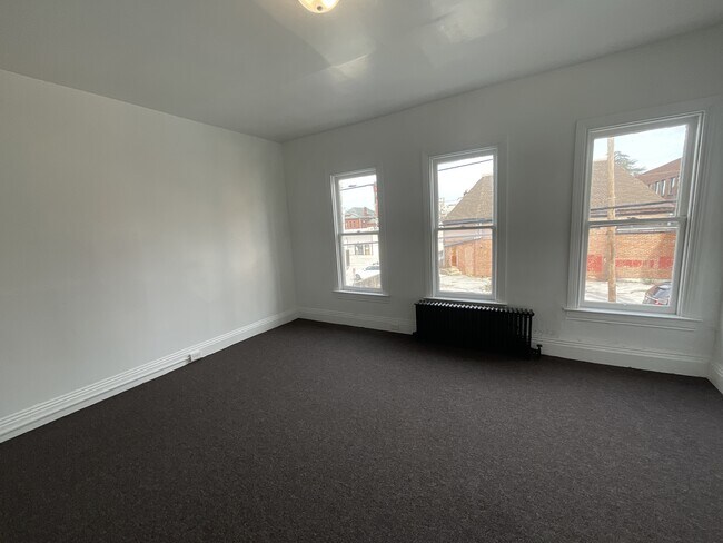 Building Photo - 730 W Mason Ave