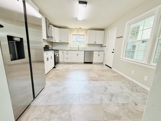 Building Photo - 836 Delverton Rd