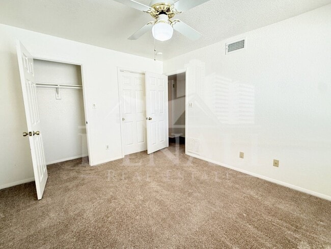 Building Photo - 15076 N Escondido Dr