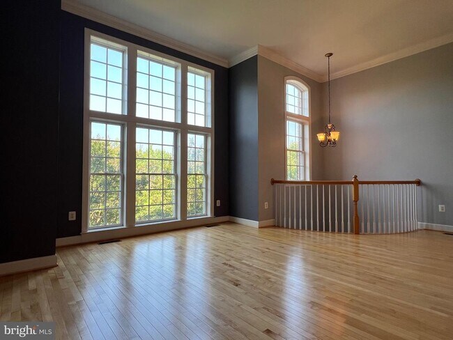 Building Photo - 787 Vestal St