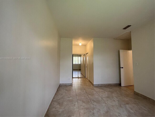 Building Photo - 671 Cypress Lake Blvd