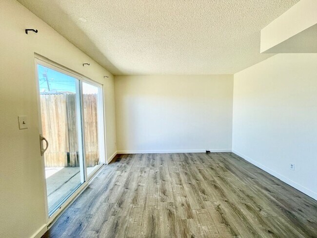 Building Photo - Thornton 2-Story Townhome
