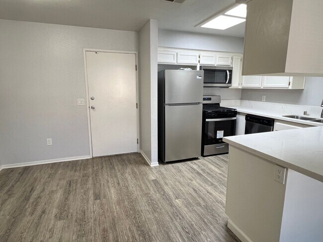 Building Photo - 8600 Lyn River Ct
