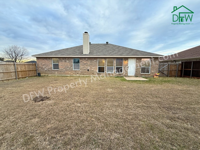 Building Photo - Spacious 3-Bedroom Corner Lot Home with Large Backyard in Arlington, TX