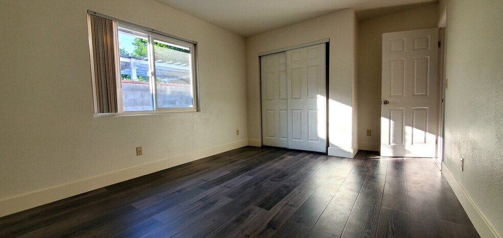 Front Bedroom.1-2 - 16584 Lorelei Ln