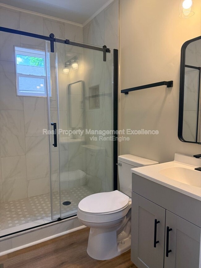 Building Photo - 114 E Club Blvd