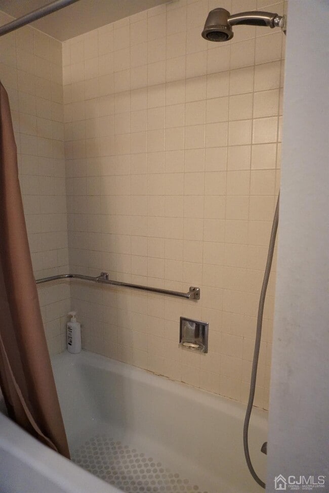 Building Photo - 493 Somerset Ln