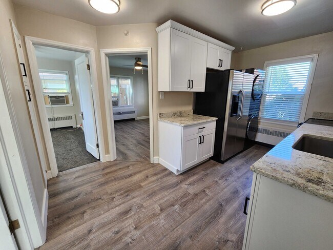 Building Photo - 210 E 4800 S