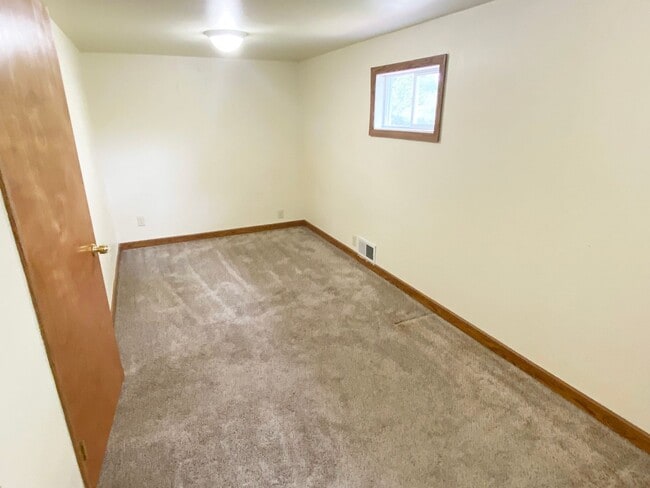 Building Photo - 4-Bedroom, 1 Bath Southeast Side Single Fa...