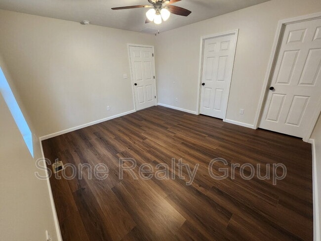 Building Photo - 2400 N 26th St