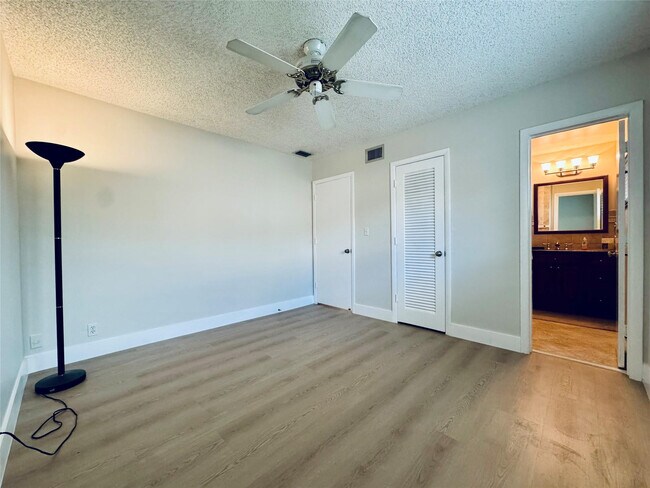 Building Photo - 1780 NW 39th Pl