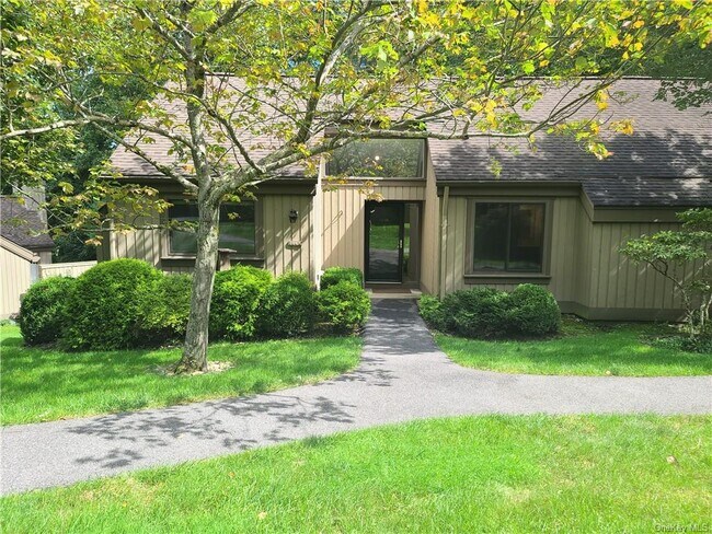 Primary Photo - 384 Heritage Hills