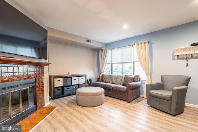 Building Photo - 3473 E Gate Pl