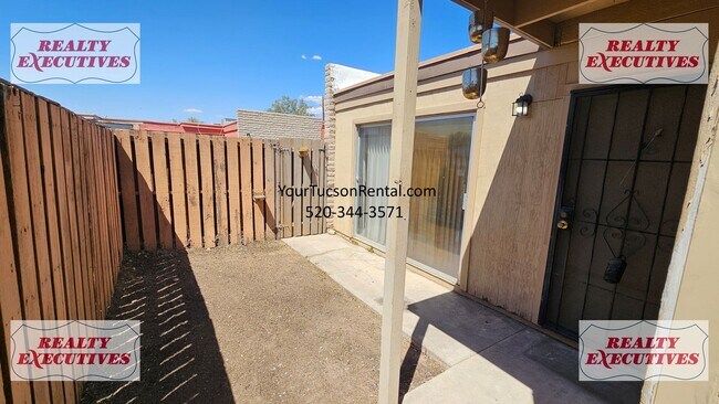 Primary Photo - Fort Lowell & Campbell 2/1 - A/C and all a...