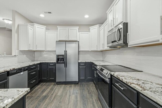 Building Photo - 5649 Saint Patrick View