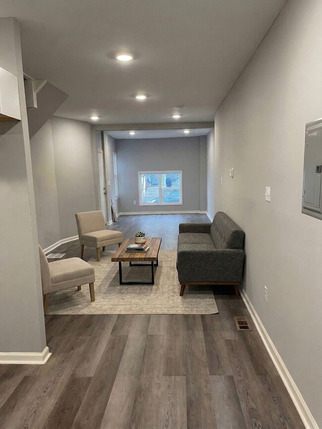 Building Photo - 206 N 60th St