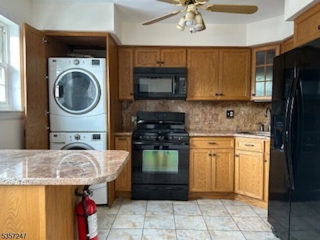 Building Photo - 15A Atherton Ct