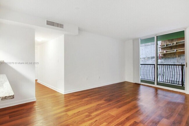 Building Photo - 1756 N Bayshore Dr