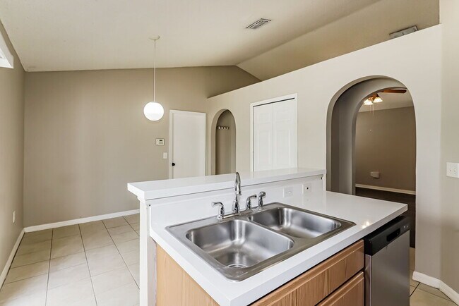 Building Photo - 10555 Opus Dr