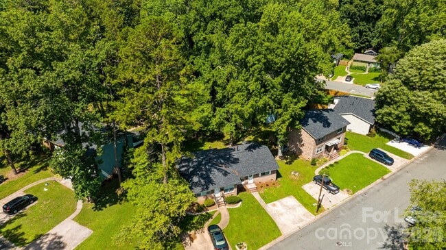 Building Photo - 3315 Erskine Dr
