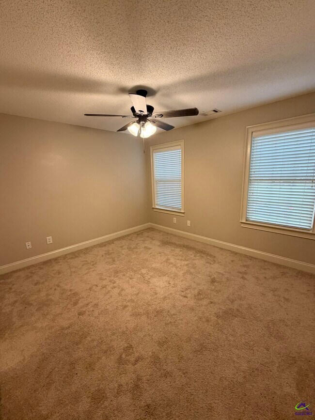 Building Photo - 254 Southfield Ct