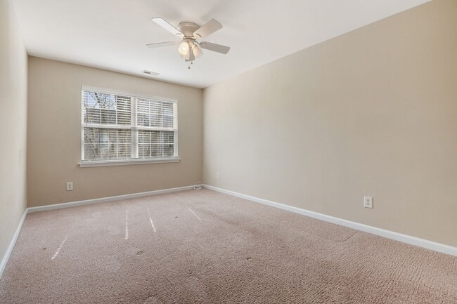 Building Photo - Spacious, end-unit townhome in North Raleigh!