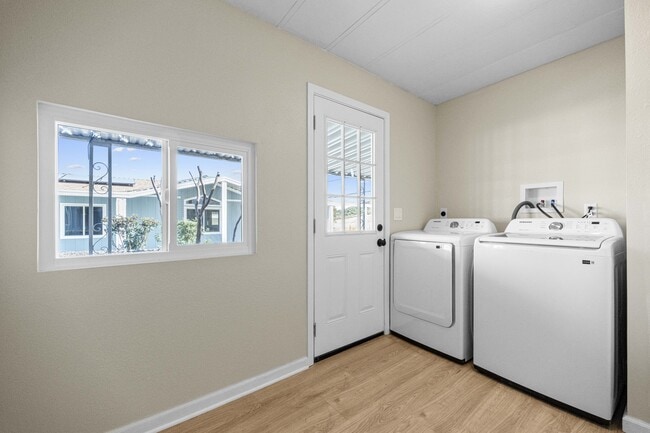 Building Photo - 34830 Lyn Ave