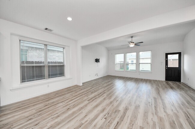 Building Photo - 20230 Creekdale Bend Dr