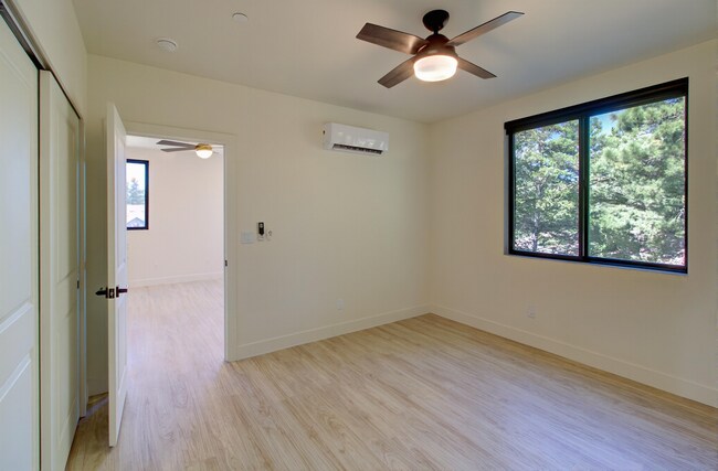 Building Photo - 1246 East Jen Drive