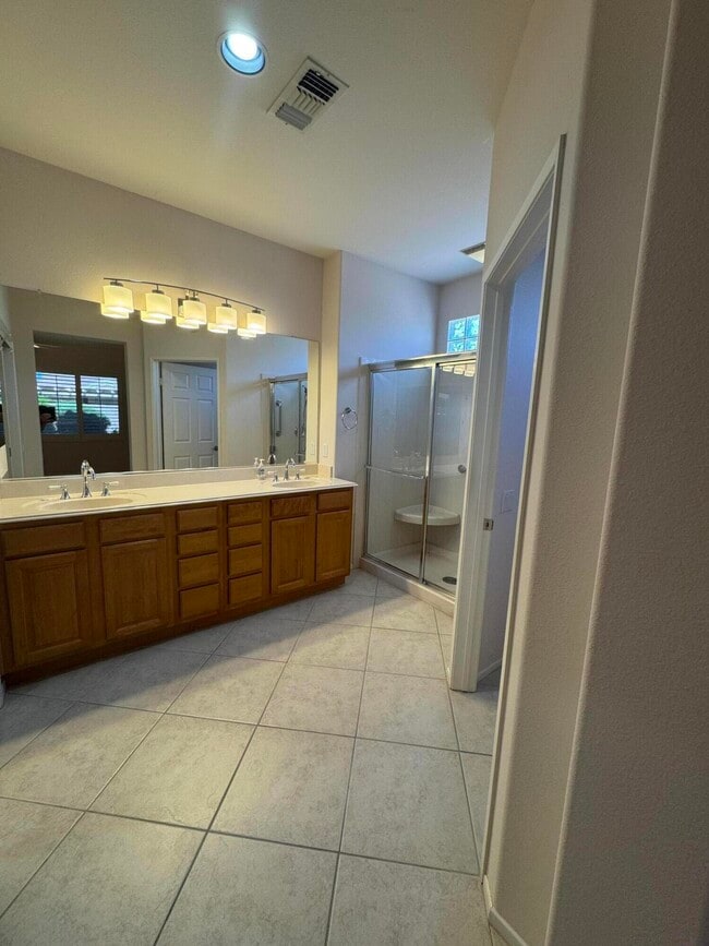 Building Photo - 39354 Falconwood Ct