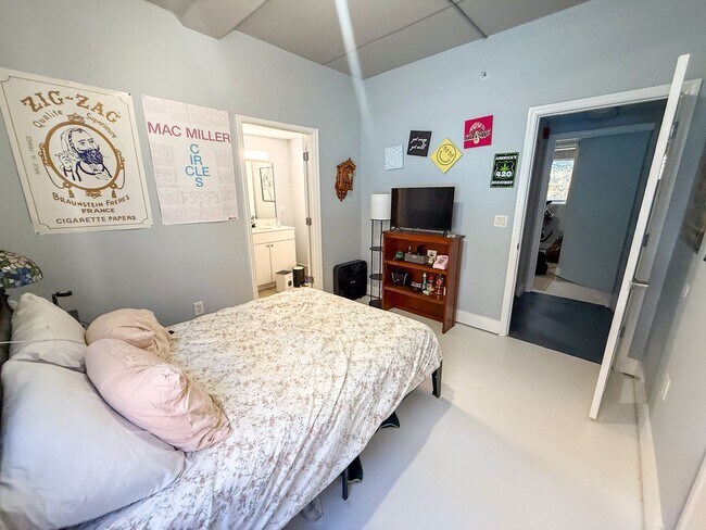 Building Photo - Lofts Oasis #117