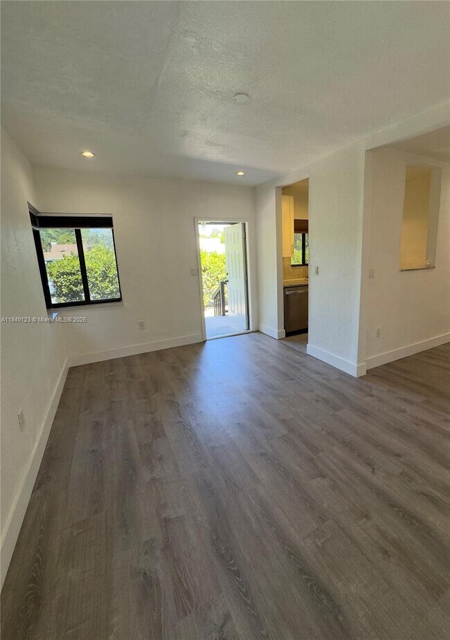 Building Photo - 560 NE 69th St