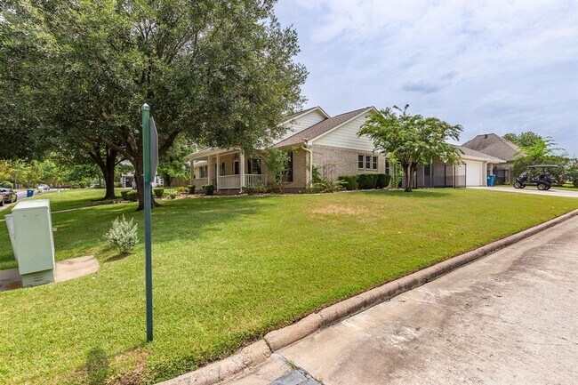 Building Photo - 12830 Point Aquarius Blvd