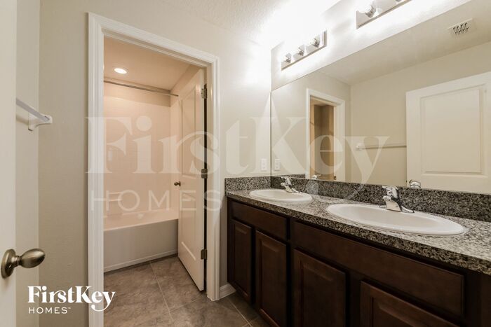 Building Photo - 9723 Sage Creek Dr