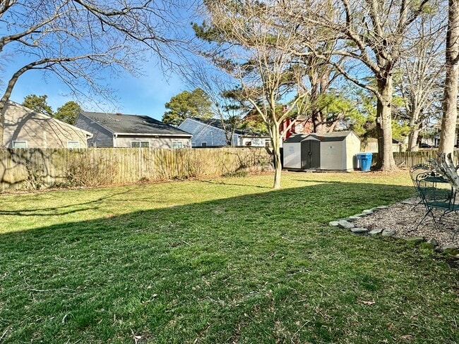 Building Photo - READY NOW!! Updated 5-Bedroom Home w/Fenced Backyard, Attached Garage  & Sunroom - Pet Friendly!