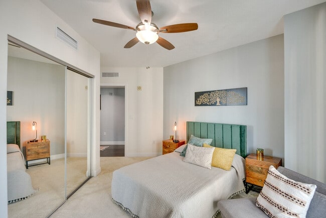 Building Photo - 241 Riverside Dr