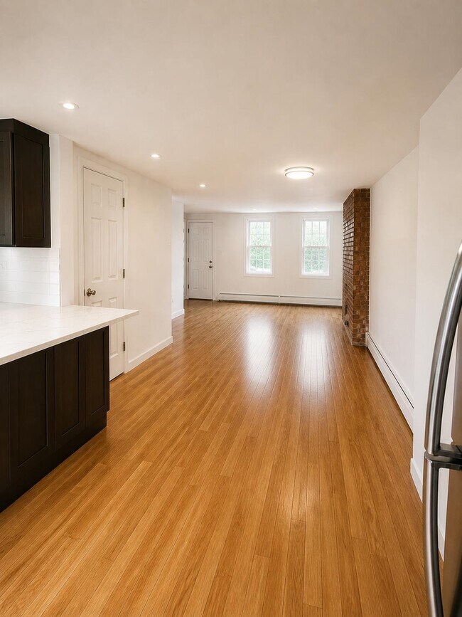 Building Photo - 305 2nd St