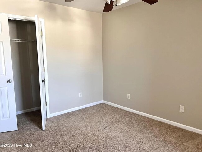 Building Photo - 3 Bedroom & 2.5 Bathroom Townhouse