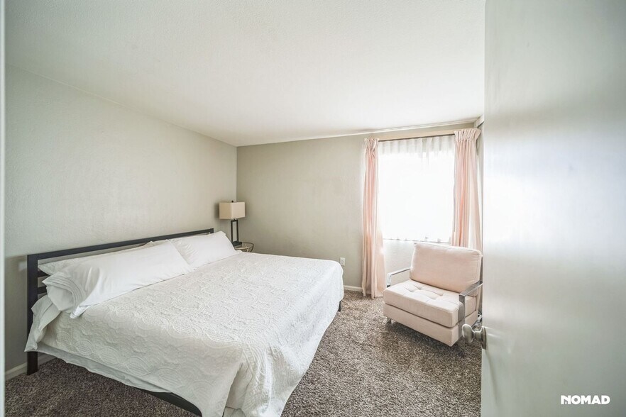 Building Photo - 8055 E Thomas Rd