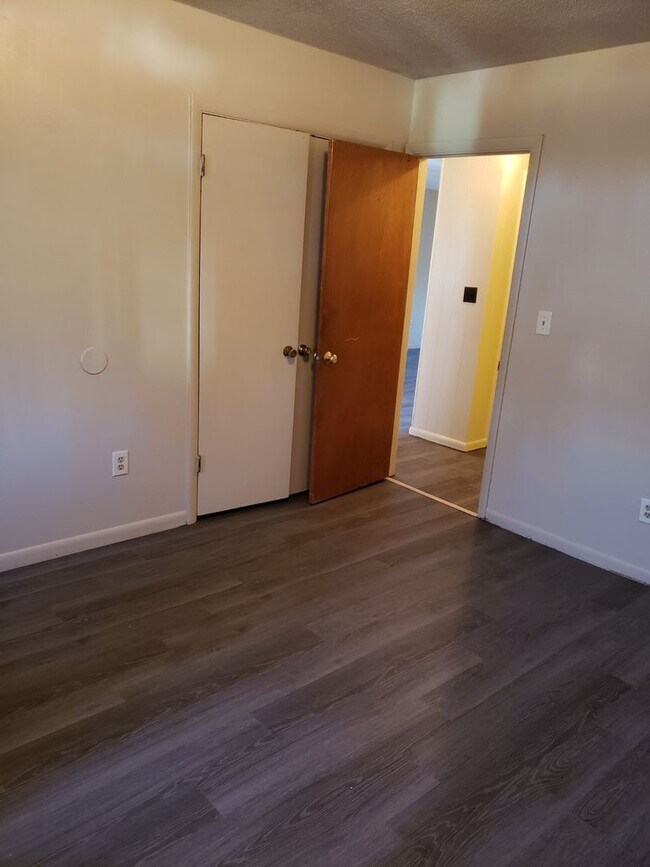 Building Photo - 2865 A Glenhills Cir