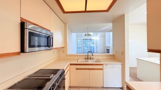 Building Photo - 15 Invincible Ct